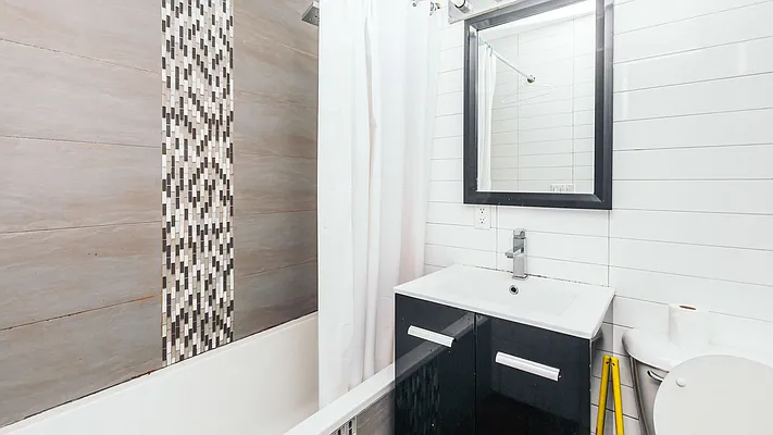 Rented by Nooklyn NYC LLC | media 21