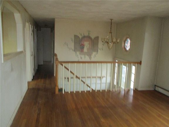 3rd image of 6 Green Valley Dr