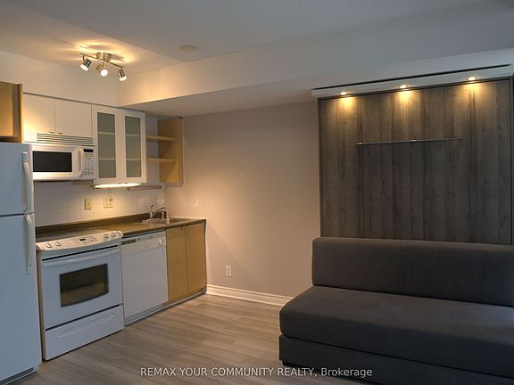 3rd image of 600 Fleet St E #329