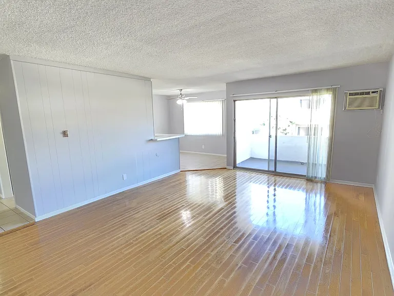 13955 Oxnard St — Photo 11