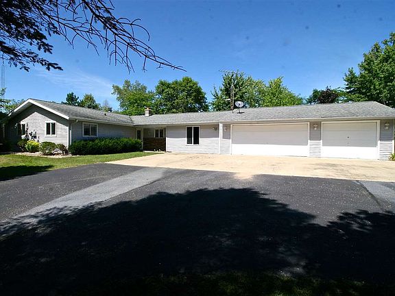 3rd image of N107 E Cedar Springs Dr