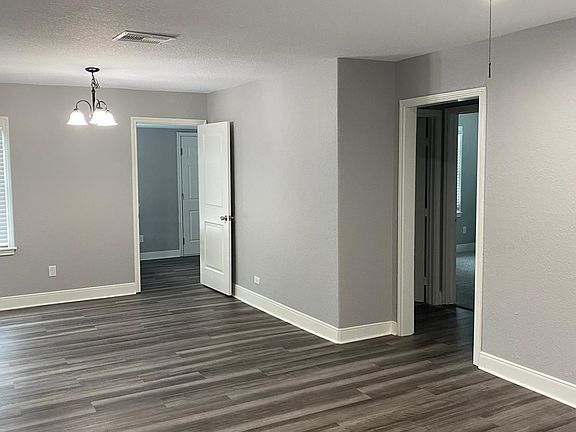3rd image of 612 15th Ave N