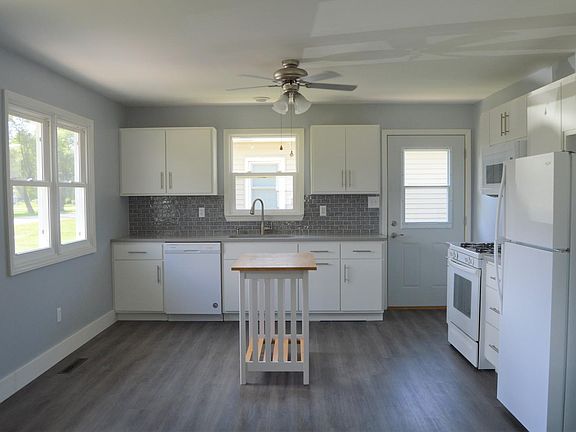 3rd image of 146 W Walnut St