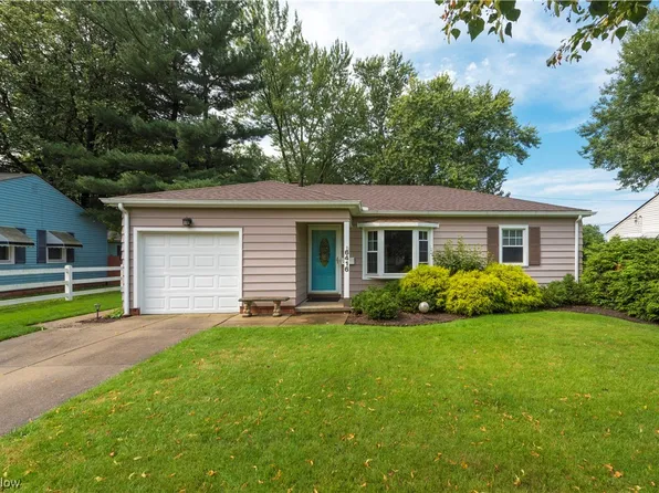 6416 Aylesworth Dr, Parma Heights, OH 44130