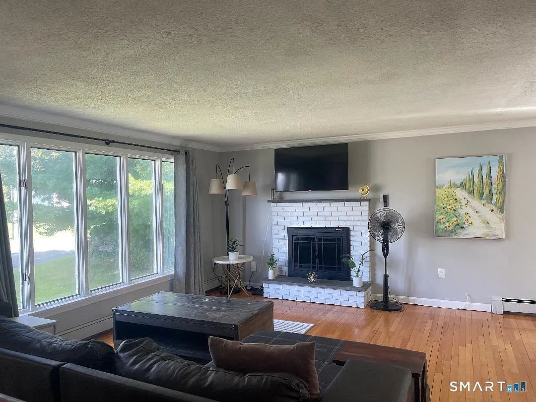 3 bed, 2.5 bath, 1689 sqft, $4,500 — Photo 3