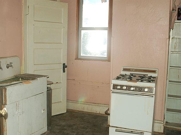 3rd image of 2323 Hot Springs Blvd