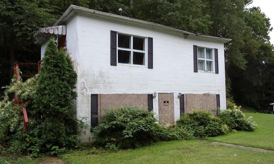 1st image of 2544 Thomas Ave