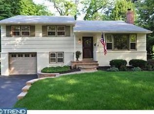 607 Lincoln Ter, Moorestown, NJ 08057