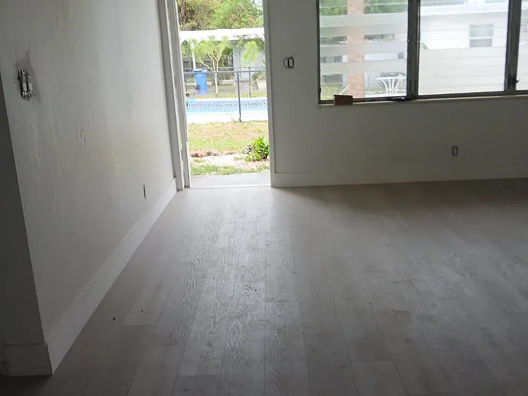 1499 NE 32nd St #3 — Photo 2