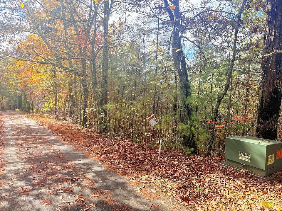 2nd image of 12-4 Cardinal Rd