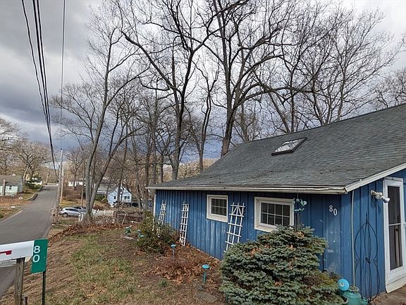 4th image of 80 Bungalow St