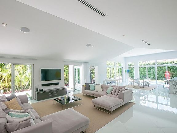 4th image of 520 E Dilido Dr #00