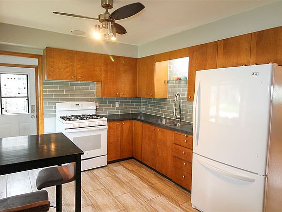 2nd image of 385 Arlington Ave