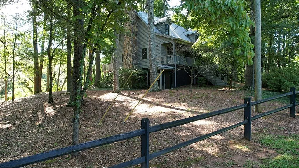 3 bed, 3.0 bath, 2516 sqft, $2,850 — Photo 2