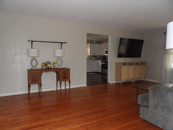 5th image of 1206 Mayfair Dr