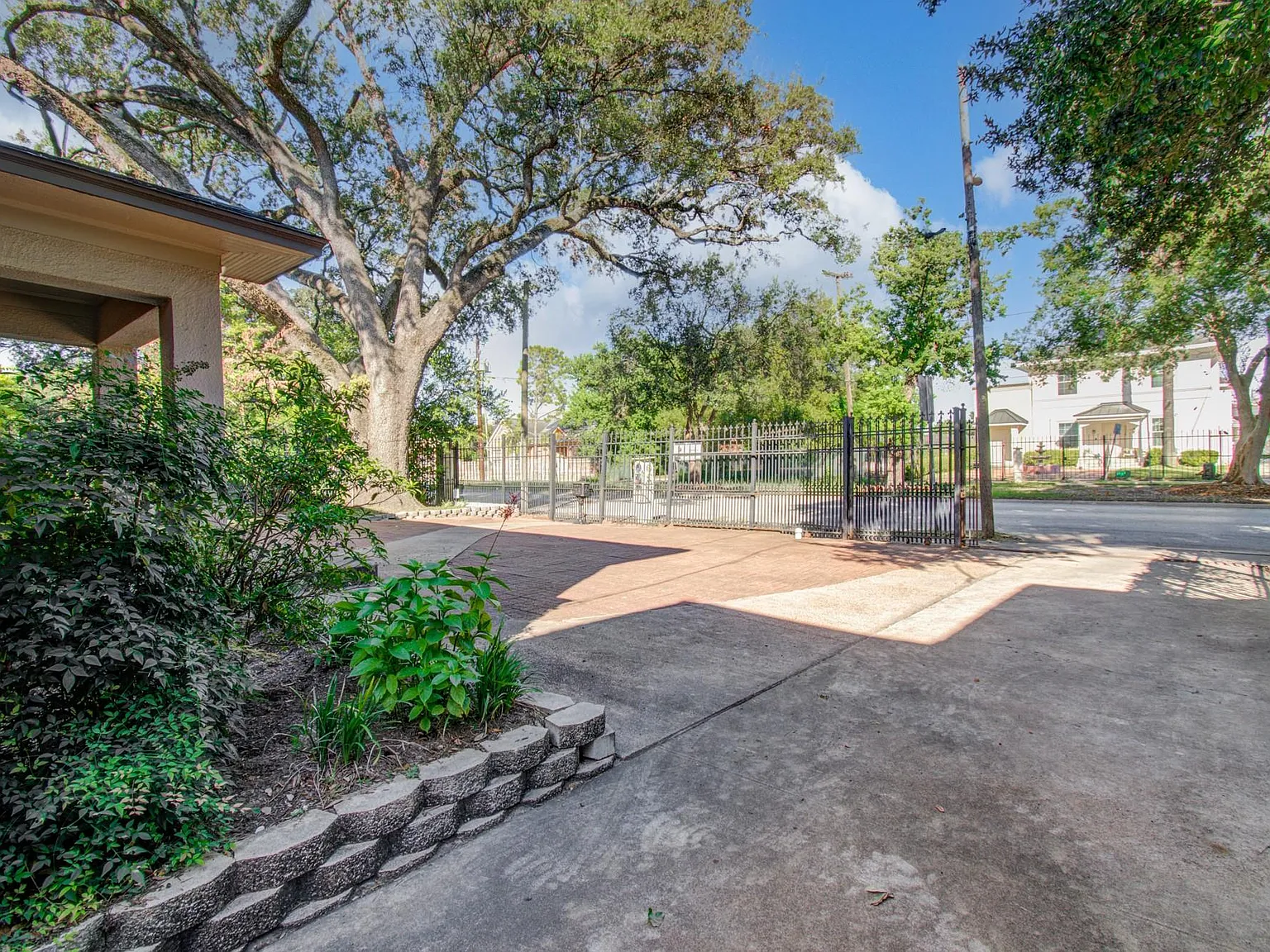 4 bed, 5.0 bath, 3537 sqft, $5,500 — Photo 3