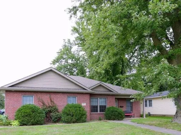 510 E Lakeview Ave, Centralia, MO 65240