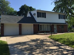 2 Thistle Rd, Levittown, PA 19056