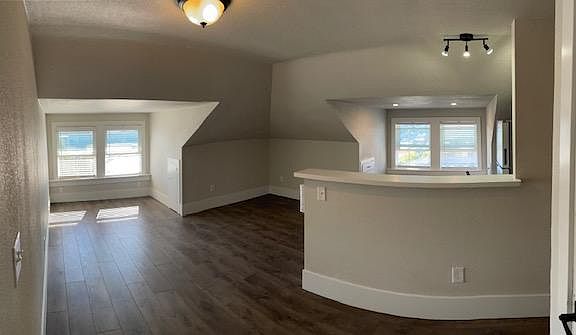 3rd image of 207 Chester Ave E