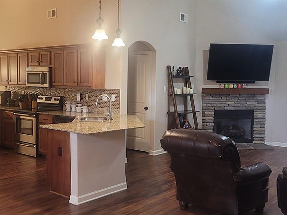 4th image of 7849 Country Lake Dr