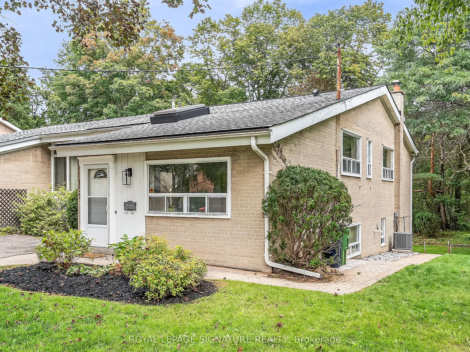 4 bed, $3,690 — Photo 2