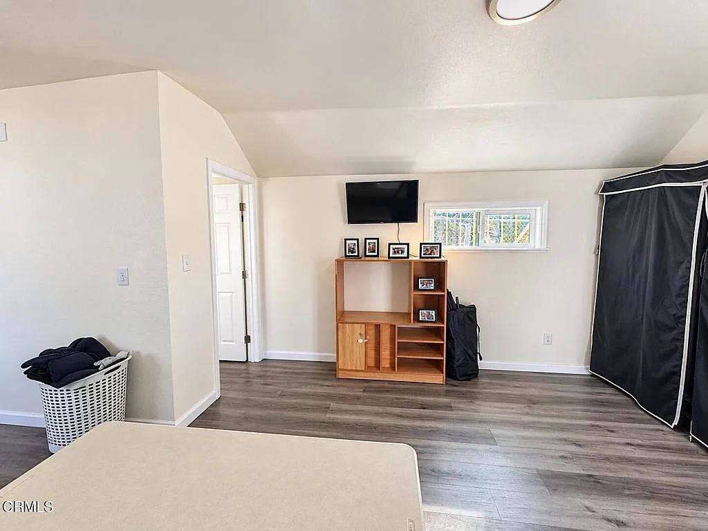 2 bed, 1.0 bath, 900 sqft, $2,100 — Photo 3