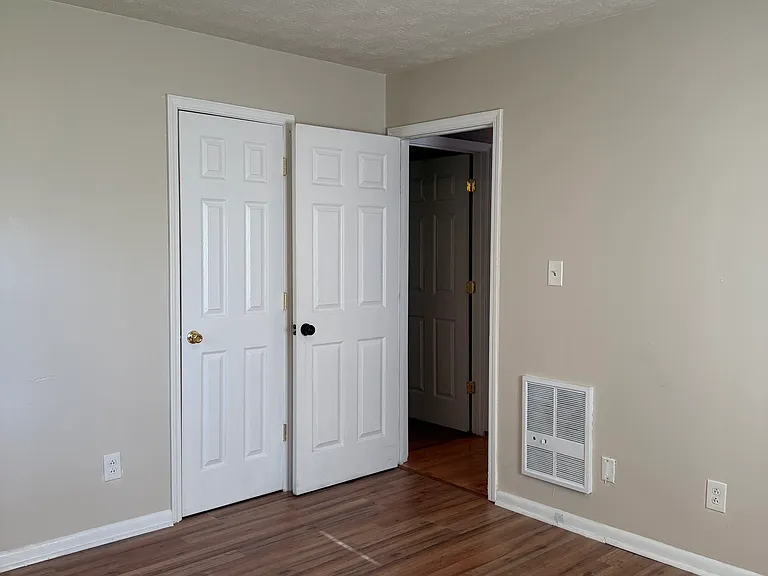 9011 Cornell Dr — Photo 15