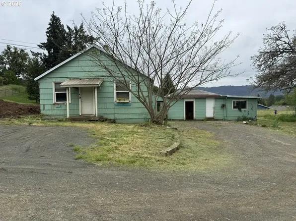 1420 NW Grove St, Roseburg, OR 97471
