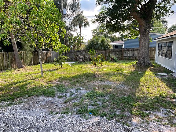3rd image of 4007 S Renellie Dr