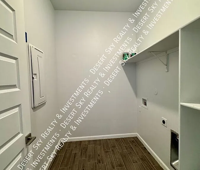 2427 Elena Way — Photo 26