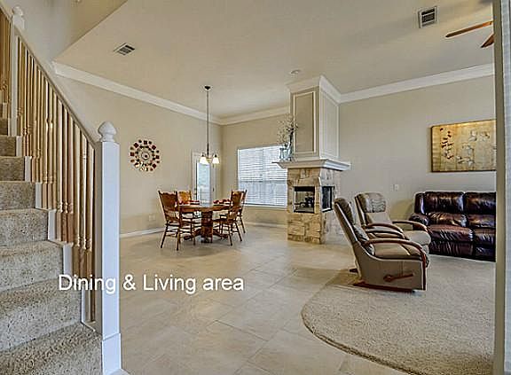 3rd image of 909 Greenbriar Dr