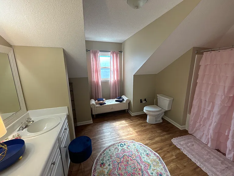 73 Hawthorne Apts — Photo 10