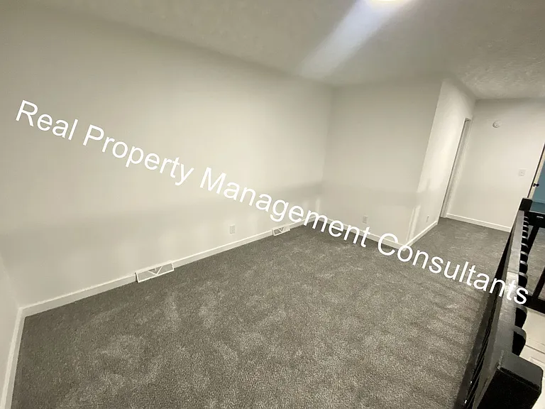 1001 Twin Oaks Ter — Photo 10