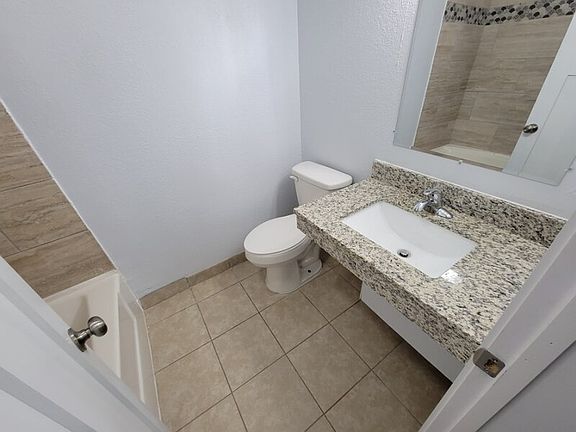 5th image of 205 Oskaloosa St #107