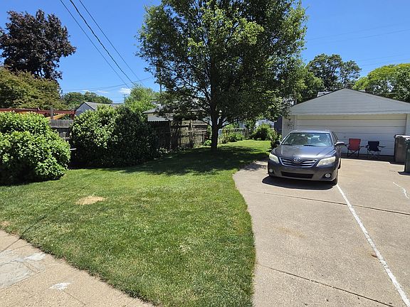 3rd image of 24647 Dunning St