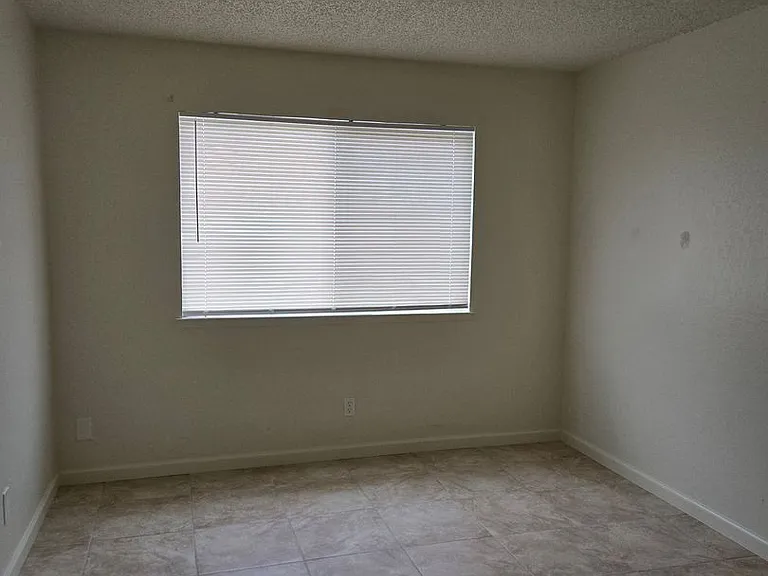 3234 W Chestnut Ct — Photo 9