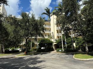 3500 Oaks Clubhouse Dr #204, Pompano Beach, FL 33067