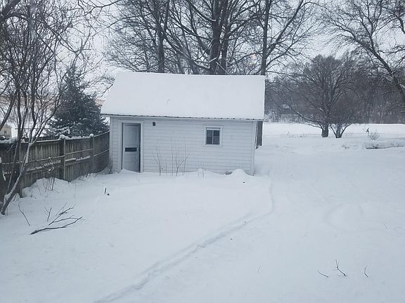 4th image of 210 S College St