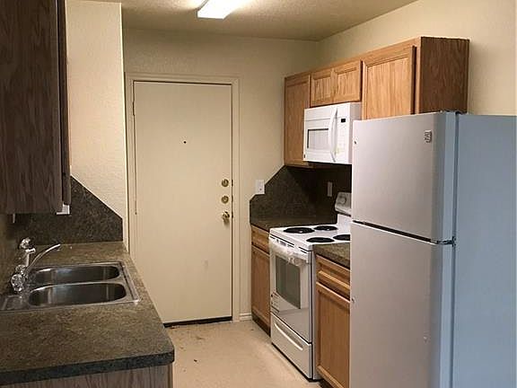 5th image of 708 W Avenue I