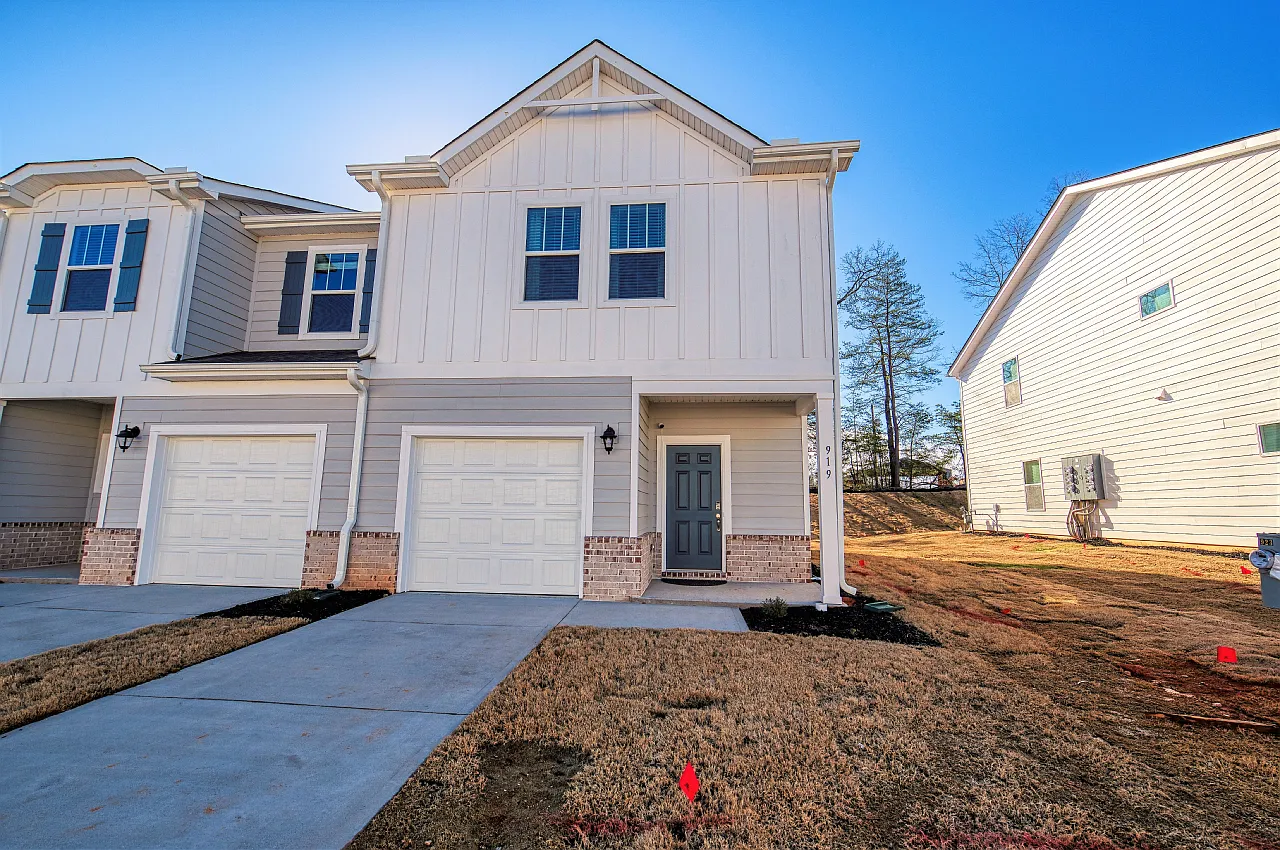 3 bed, 2.5 bath, 1597 sqft, $1,800 — Photo 3