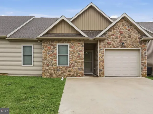 817 S Church St, Waynesboro, PA 17268