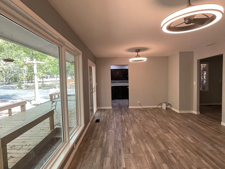 106 Oak Hills Dr — Photo 3