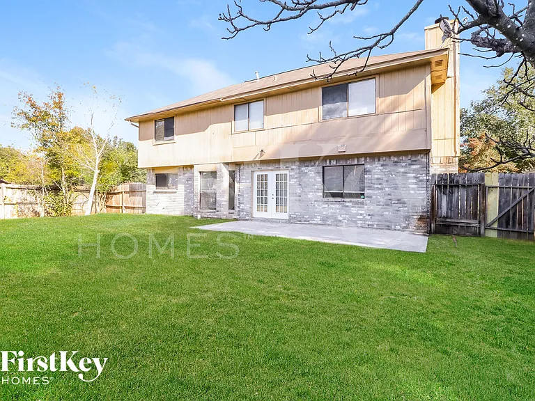 7447 Woodland West Dr — Photo 14
