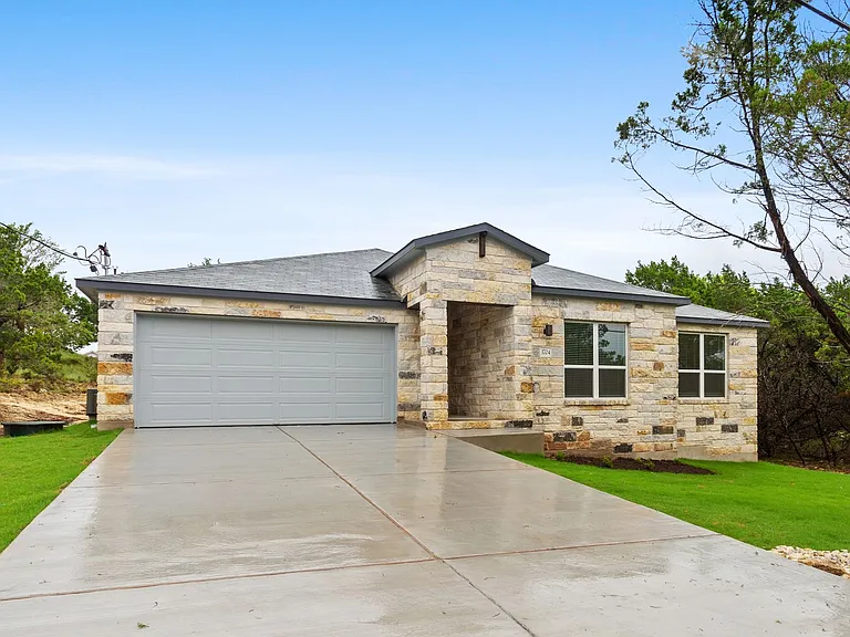 3704 Stillwood Ln — Photo 2