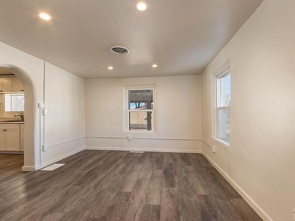3rd image of 512 E 12th St