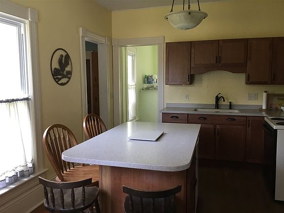 2nd image of 416 1st St