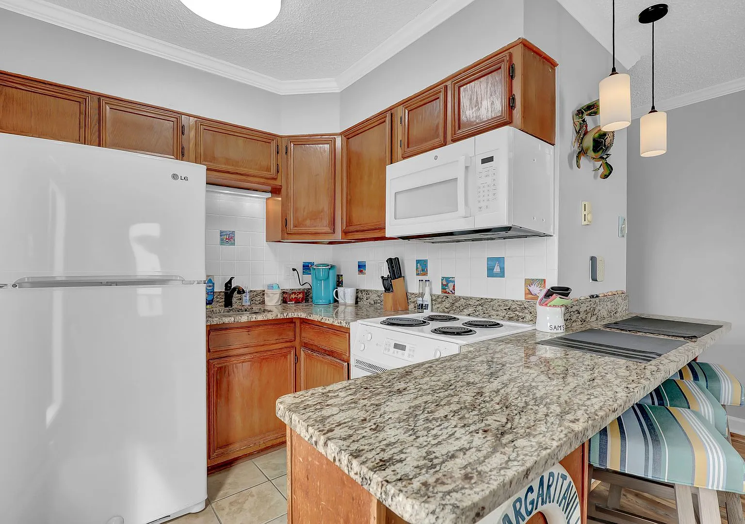 Captain's Quarters Oceanfront Condo - Winter Rental - N. Topsail Beach, NC — Photo 3