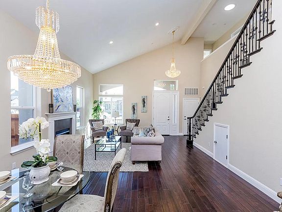 Dining/Living room area