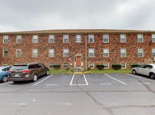 8132 Lake Ter APT F2, Louisville, KY 40222