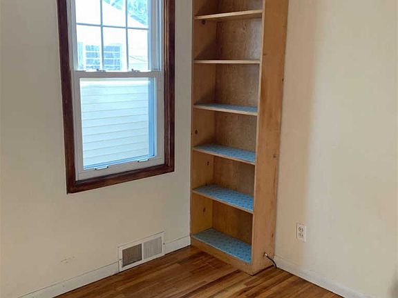 4th image of 1121 N Jefferson Ave